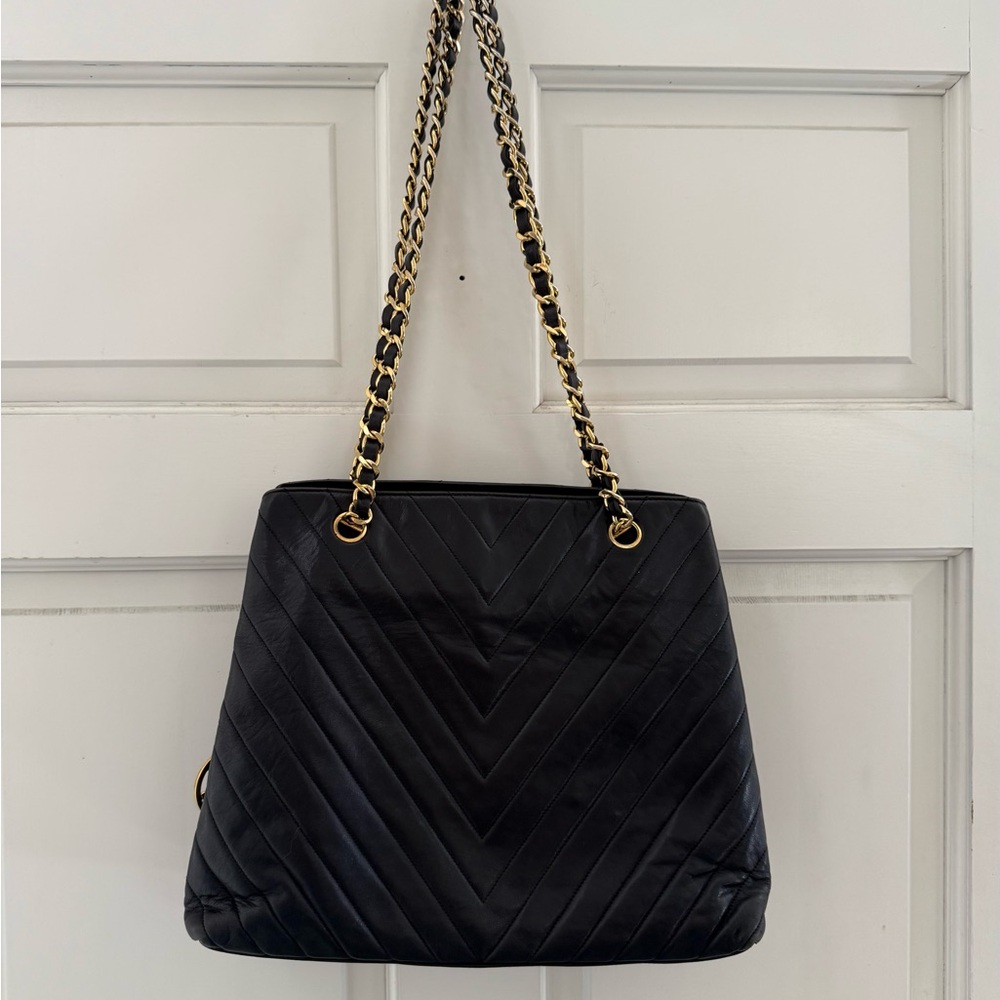 Vintage Chanel Chevron Series 1 -1989-91 lambskin black shoulder bag w COA